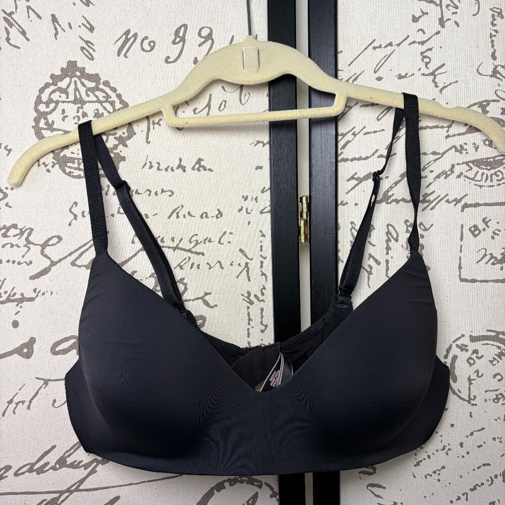 Victoria's Secret 36C Black Wireless Lightly Lined T-Shirt Bra - Gently used